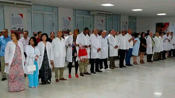 Invitados al acto de reconocimiento a científicos que participaron en la creación de los candidatos vacunales cubanos anti-COVID-19. Invitados al acto de reconocimiento a científicos que participaron en la creación de los candidatos vacunales cubanos anti-COVID-19.