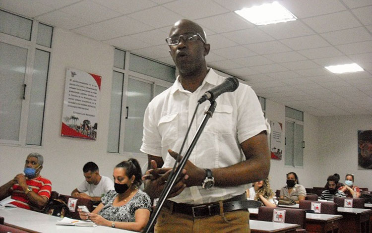 lejandro Abel Duffus Miranda, jefe del departamento de Gestión de la Ciencia, la Tecnología y la Innovación en el Citma de Villa Clara. lejandro Abel Duffus Miranda, jefe del departamento de Gestión de la Ciencia, la Tecnología y la Innovación en el Citma de Villa Clara.