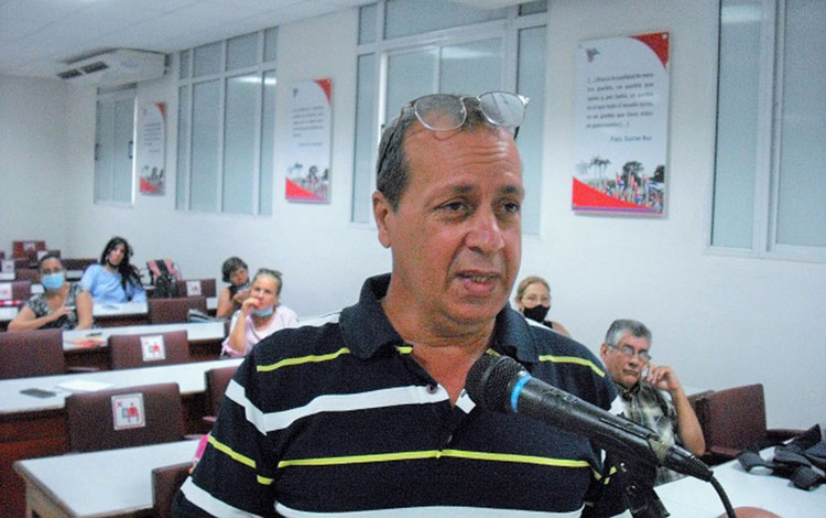Dr. Guillermo Saura González, director del Centro Meteorológico Provincial de Villa Clara. Dr. Guillermo Saura González, director del Centro Meteorológico Provincial de Villa Clara.