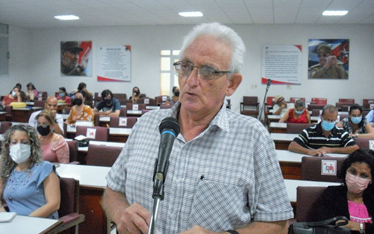Máster Iván Brito Fuentes, director de la Oficina de Regulación y Seguridad Ambiental (ORSA) en Villa Clara. Máster Iván Brito Fuentes, director de la Oficina de Regulación y Seguridad Ambiental (ORSA) en Villa Clara.