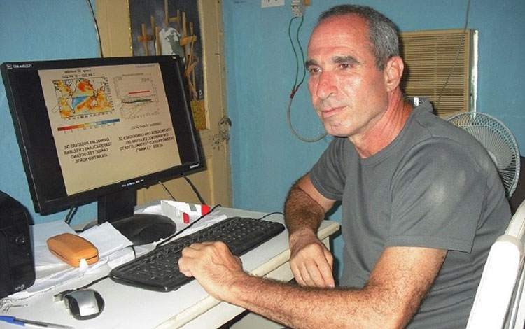 Amaury Machado Montes de Oca, jefe del Grupo de Pronósticos en el Centro Meteorológico Provincial (CMP). Amaury Machado Montes de Oca, jefe del Grupo de Pronósticos en el Centro Meteorológico Provincial (CMP).