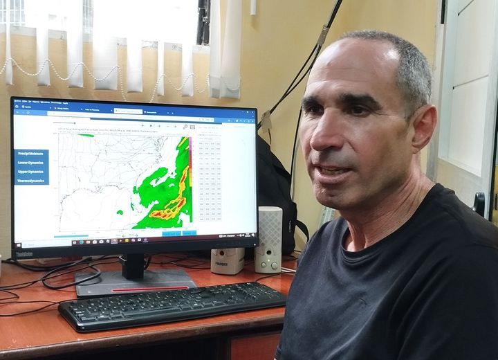  Amaury Machado Montes de Oca, jefe del Grupo de Pronósticos del Centro Meteorológico Provincial de Villa Clara.