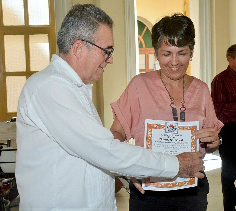 Linnet Molina, premio de la ACC.