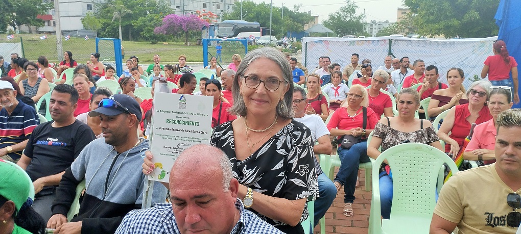 Reconocimiento a la dirección de Salud en Santa Clara.