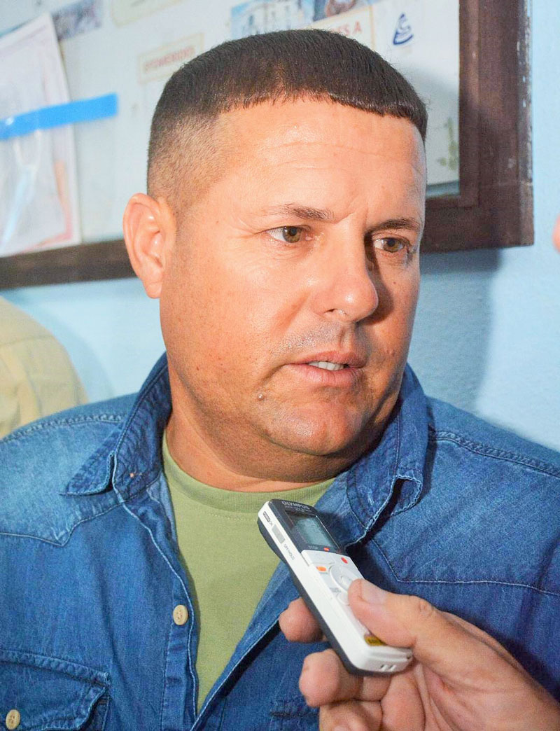 Silvio Peñate Véliz, tabacalero destacado que participa en la reparación del hospital pediátrico de Villa Clara.