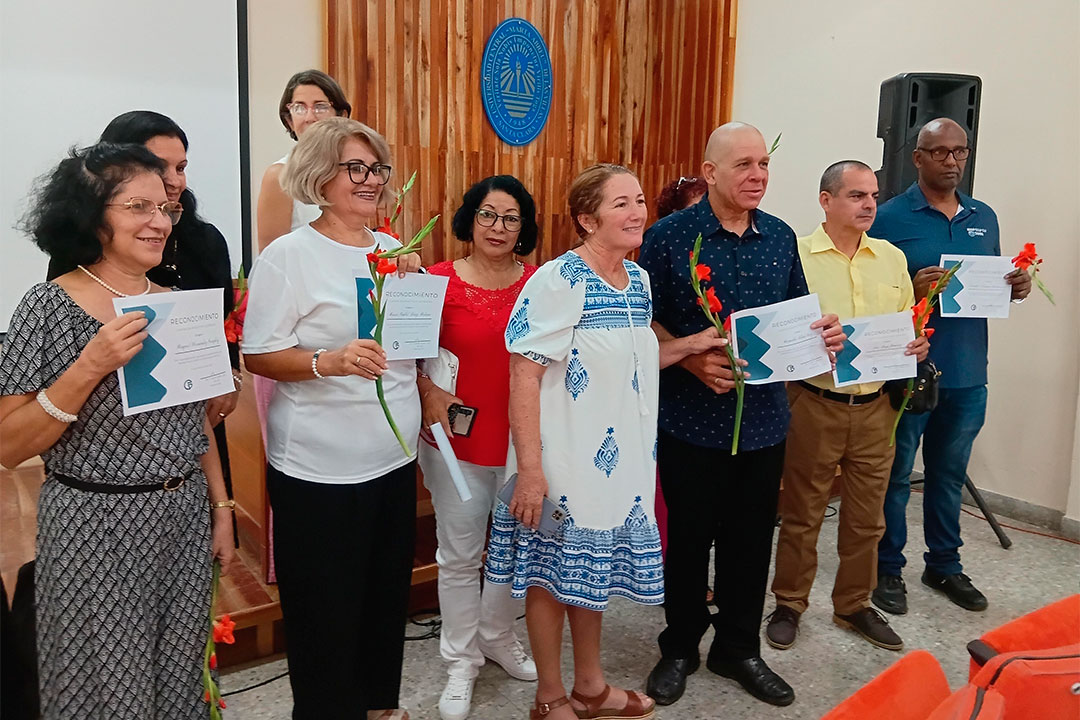 Reconocimiento a trabajadores con más de tres décadas de trabajo en el CBQ.