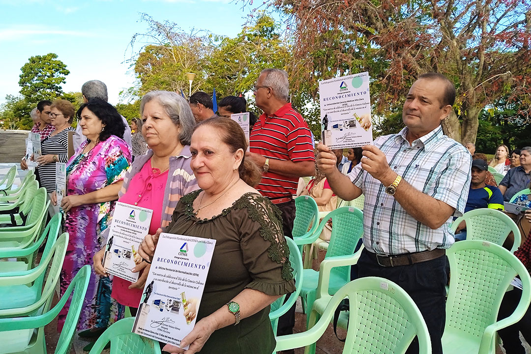 Científicos villaclareños reconocidos en el acto provincial por el Día de la Ciencia Cubana.