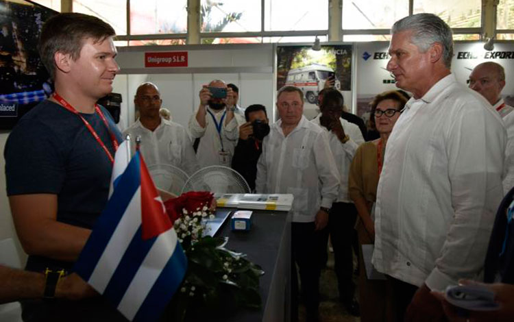Presidente de cuba, Miguel Díaz-Canel recorre áreas de exposición de la 38.a Feria Internacional de La Habana.