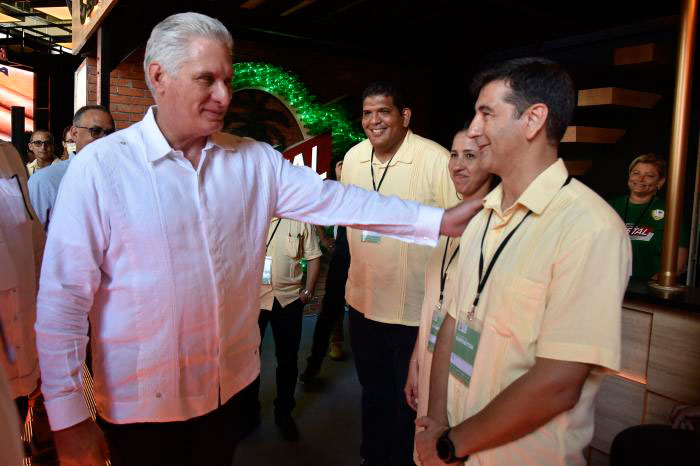 Presidente cubano, Miguel Dí­az-Canel, asiste a la inauguración de la Feria Internacional de La Habana.