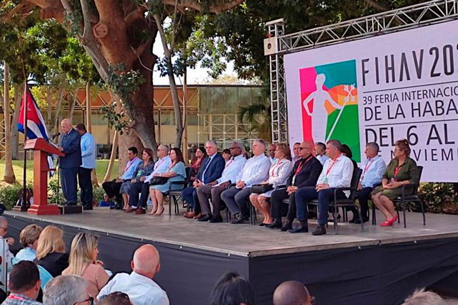 Ricardo Cabrisas inaugura la XXXIX Feria Internacional de La Habana.