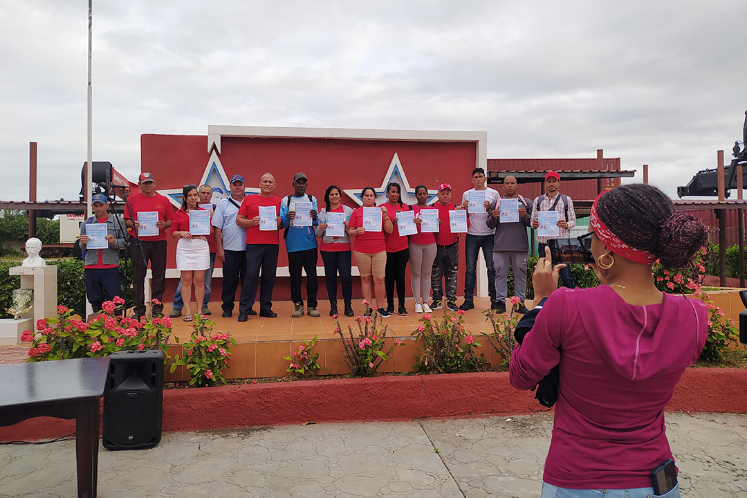 Trabajadores destacados de Almacenes Universales S. A. en Villa Clara.