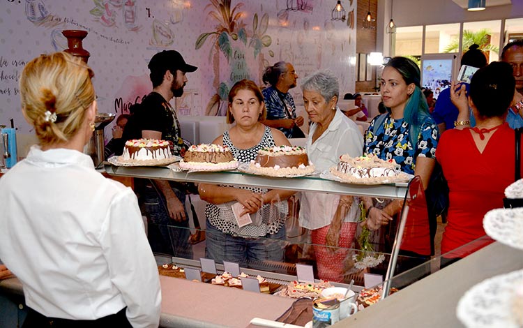 Inauguración del Rincón del Chocolate con nuevas ofertas y mejor confort.