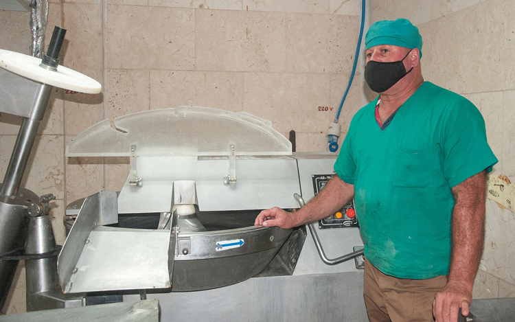 Después de 22 años, la empresa Macún tiene la oportunidad de renovar el equipamiento industrial, mediante la inversión del CL en la optimización de sus ciclos productivos. Después de 22 años, la empresa Macún tiene la oportunidad de renovar el equipamiento industrial, mediante la inversión del CL en la optimización de sus ciclos productivos.