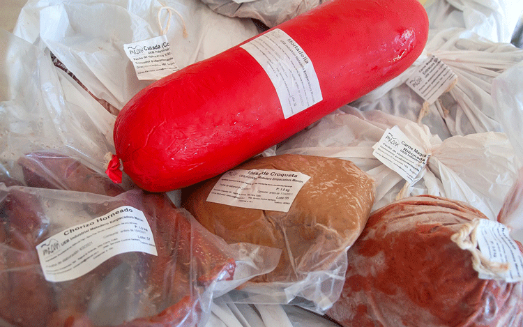 La Empresa Pecuaria Macún ha invertido también en la certificación de toda su cadena alimentaria, según lo exige el decreto ley sobre la inocuidad de los alimentos, que pronto entrará en vigor. La Empresa Pecuaria Macún ha invertido también en la certificación de toda su cadena alimentaria, según lo exige el decreto ley sobre la inocuidad de los alimentos, que pronto entrará en vigor.