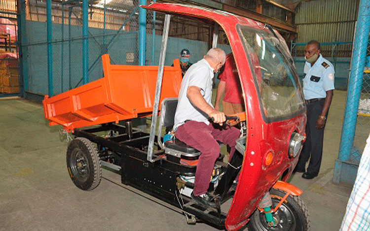 La Empresa Industrial «Ángel Villareal Bravo» prevé introducir nuevos modelos de triciclos eléctricos, entre los que se encuentra el de carga.    