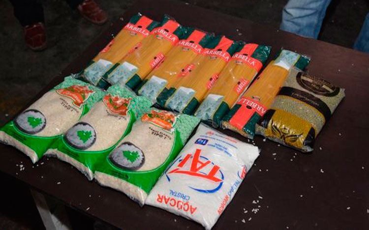 Los módulos de alimentos donados a Cuba, que se otorgarán gratuitamente a los consumidores villaclareños, contienen 3 kg de arroz, 3 kg de pastas alimenticias, 1 kg de azúcar, y 1 kg de legumbres. Los módulos de alimentos donados a Cuba, que se otorgarán gratuitamente a los consumidores villaclareños, contienen 3 kg de arroz, 3 kg de pastas alimenticias, 1 kg de azúcar, y 1 kg de legumbres.