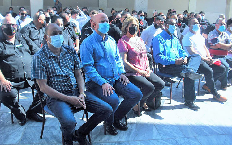 Primer secretario del Partido y e gobernador de Villa Clara asistieron al acto de entrega de la primera categoría a centros gastronómicos de Villa Clara. Primer secretario del Partido y e gobernador de Villa Clara asistieron al acto de entrega de la primera categoría a centros gastronómicos de Villa Clara.