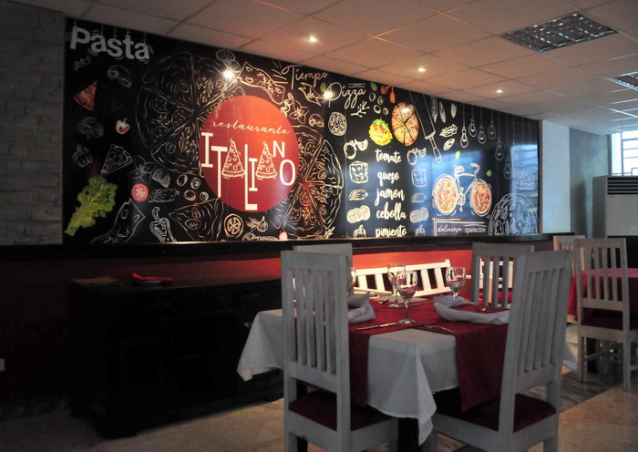 Restaurante Italiano, del complejo recreativo Arcoíris. Restaurante Italiano, del complejo recreativo Arcoíris.