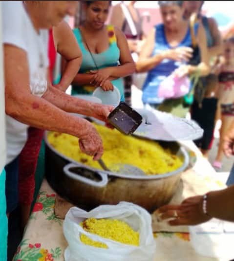Venta de arroz amarillo.
