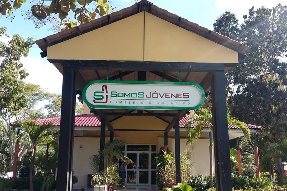 images/vangweb/comercio-interior/generales/complejo-recreativo-somos-jovenes-entrada.jpg#joomlaImage://local-images/vangweb/comercio-interior/generales/complejo-recreativo-somos-jovenes-entrada.jpg?width=990&height=660