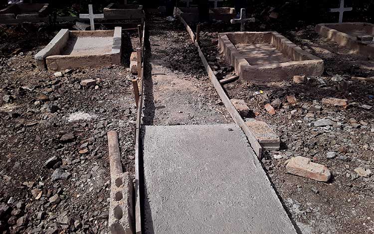 Construcción de aceras en áreas de ampliación del cementerio de Santa Clara. Construcción de aceras en áreas de ampliación del cementerio de Santa Clara.