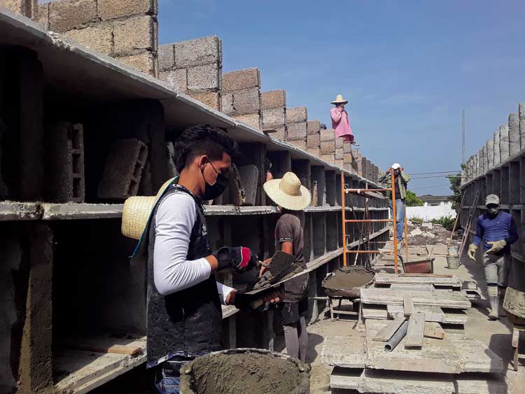 Construcción de nuevas bóvedas en el cementerio de Santa Clara. Construcción de nuevas bóvedas en el cementerio de Santa Clara.