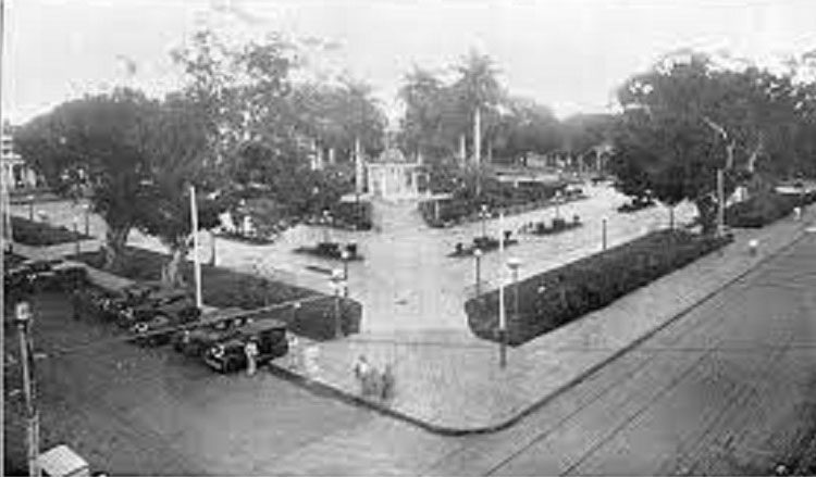 Foto antigua del parque Casallas de Placetas. Foto antigua del parque Casallas de Placetas.