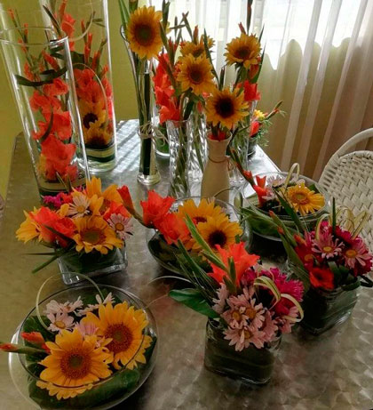 Adornos florales confeccionados por trabajadores de Servicios Comunales en Villa Clara. Adornos florales confeccionados por trabajadores de Servicios Comunales en Villa Clara.
