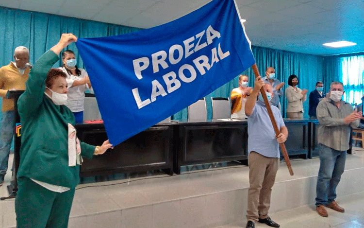 Bandera proeza laboral al Poligráfico