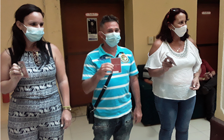 En la actividad también se entregó el carné del Partido a varios miembros y trabajadores de la UPEC. (Foto: Francisnet Díaz Rondón) En la actividad también se entregó el carné del Partido a varios miembros y trabajadores de la UPEC. (Foto: Francisnet Díaz Rondón)