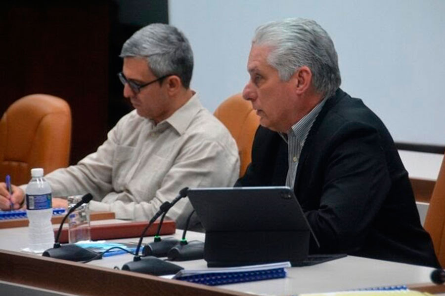 Miguel Dïaz-Canel durante el balance del Ministerio de las Comunicaciones.