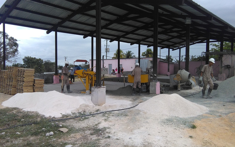 Producción local de materiales de la construcción. Producción local de materiales de la construcción.