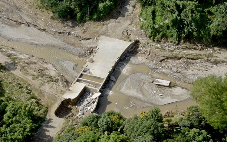 Obra de fábrica en vía afectada por la tormenta tropical Eta en Villa Clara. Obra de fábrica en vía afectada por la tormenta tropical Eta en Villa Clara.