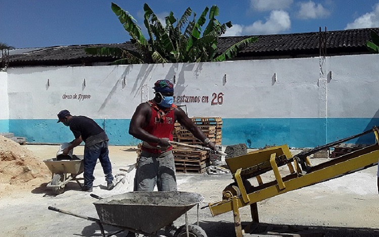 Producción de ladrillos ecológicos en Camajuaní