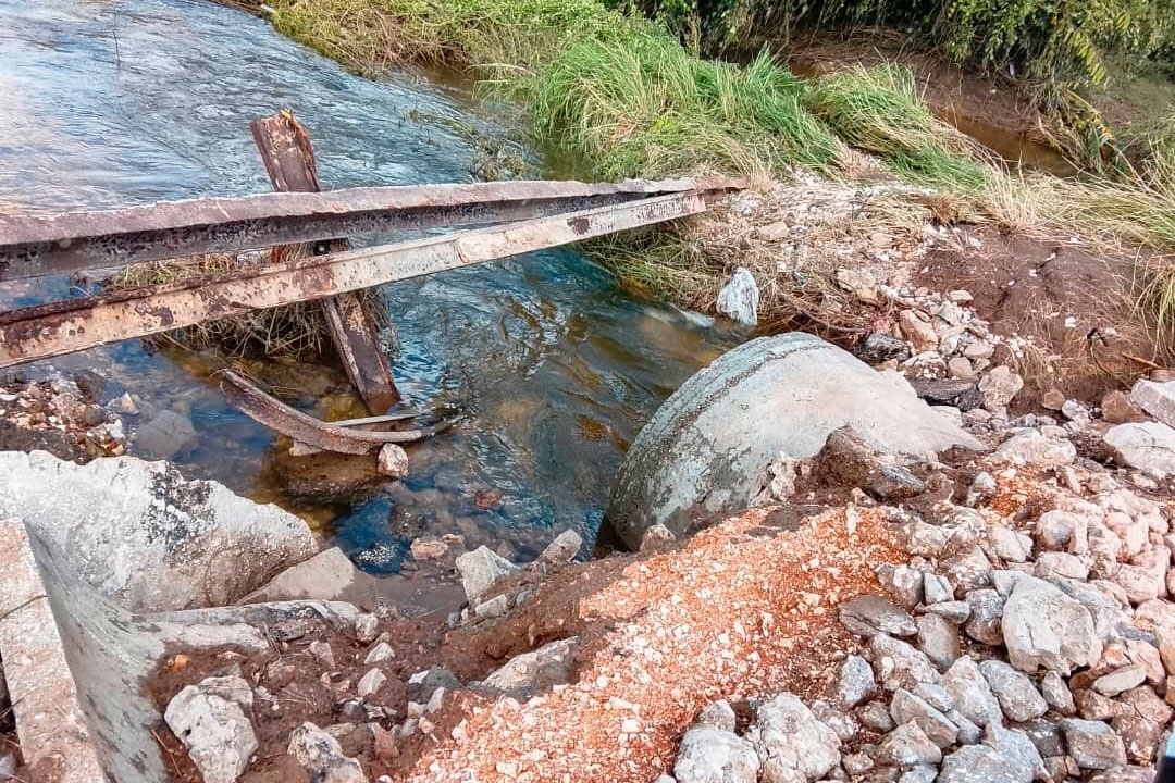 Estado del puente que comunica a la comunidades de Mariana Grajales y Larrondo, en Sagua la Grande.