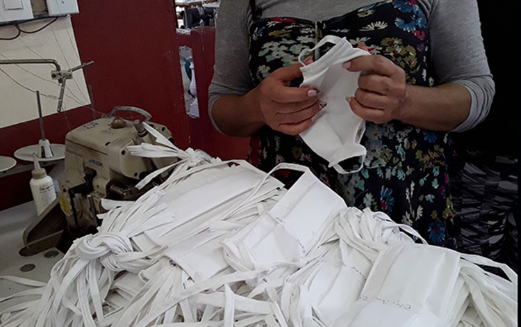 Producción de nasobucos en Villa Clara. Producción de nasobucos en Villa Clara.