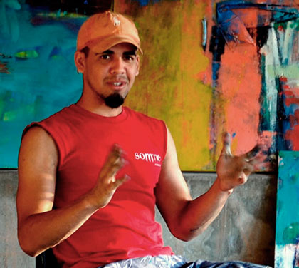 Yoiner Gómez Herrera, joven pintor de Villa Clara. Yoiner Gómez Herrera, joven pintor de Villa Clara.