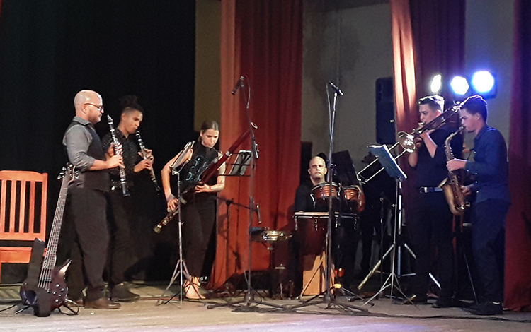 El grupo de música instrumental Raptus, dirigido por el maestro Alejandro Yera. (Foto: Francisnet Díaz Rondón) El grupo de música instrumental Raptus, dirigido por el maestro Alejandro Yera. (Foto: Francisnet Díaz Rondón)