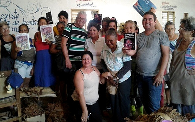 Encuentro de escritores villaclareños con el público de Camajuaníi. Encuentro de escritores villaclareños con el público de Camajuaníi.