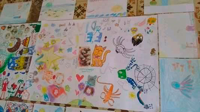 Dibujos de niños del proyecto Calibán, creado en la galería de Remedios. Dibujos de niños del proyecto Calibán, creado en la galería de Remedios.
