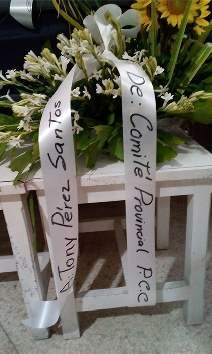 Ofrenda floral dedicada a Antonio Pérez Santos, presidente de la Uneac en Villa Clara, fallecido este 14 de septiembre de 2020. Ofrenda floral dedicada a Antonio Pérez Santos, presidente de la Uneac en Villa Clara, fallecido este 14 de septiembre de 2020.