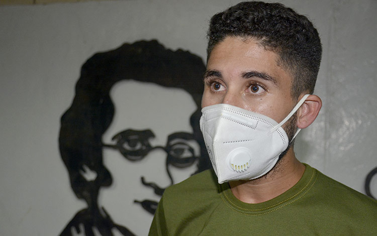 Vladimir Hernández Meneses, coordinador del taller y segundo secretario de la Unión de Jóvenes Comunistas en la UCLV enfatizó la necesidad de insertar nuevos centros universitarios en el taller.