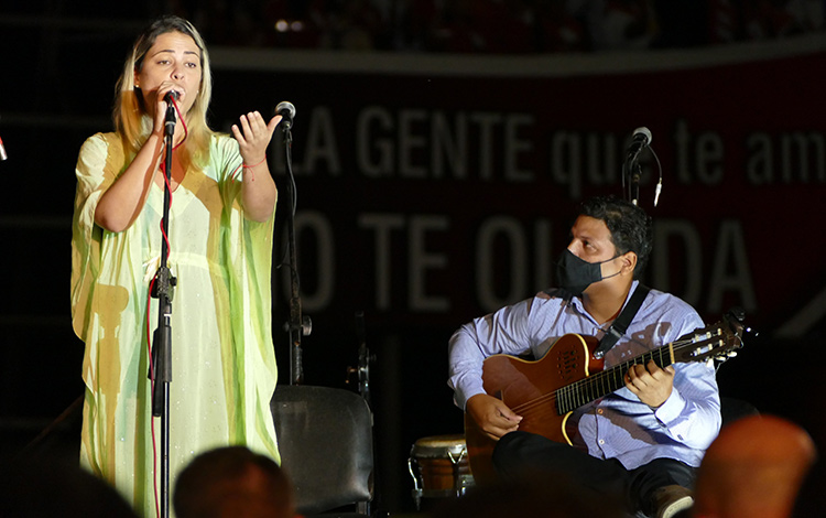 Cantante. Cantante.