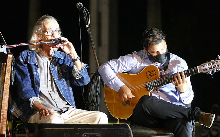 Ireno García acompañado por Yoandy Guerra (el Indio) Ireno García acompañado por Yoandy Guerra (el Indio)