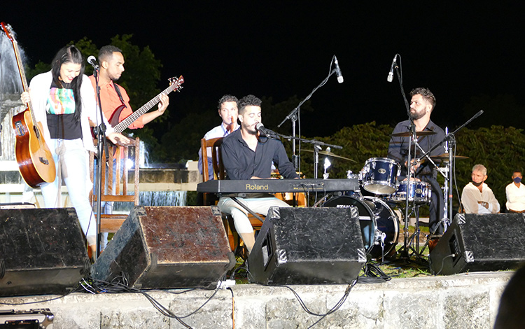 Juan Manuel Campos y su grupo. Juan Manuel Campos y su grupo.