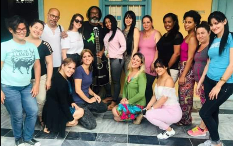 Gerardo Alfonso junto al Ensemble Musas Gerardo Alfonso junto al Ensemble Musas