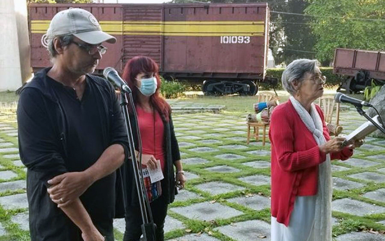 Homenaje de escritores villaclareños por el 24 de febrero en el monumento a la acción contra el tren blindado. Homenaje de escritores villaclareños por el 24 de febrero en el monumento a la acción contra el tren blindado.