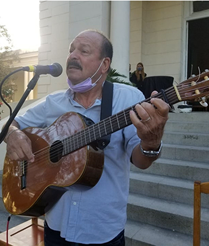 Cantante Juan Campos participa en homenaje de los artistas de Villa Clara por el 24 de febrero. Cantante Juan Campos participa en homenaje de los artistas de Villa Clara por el 24 de febrero.