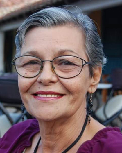 Escritora Caridad González. Escritora Caridad González.