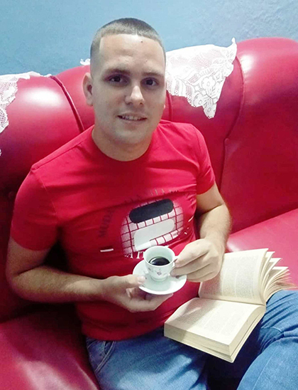 Joven poeta remediano Manuel Eduardo Jiménez Mendoza. Joven poeta remediano Manuel Eduardo Jiménez Mendoza.